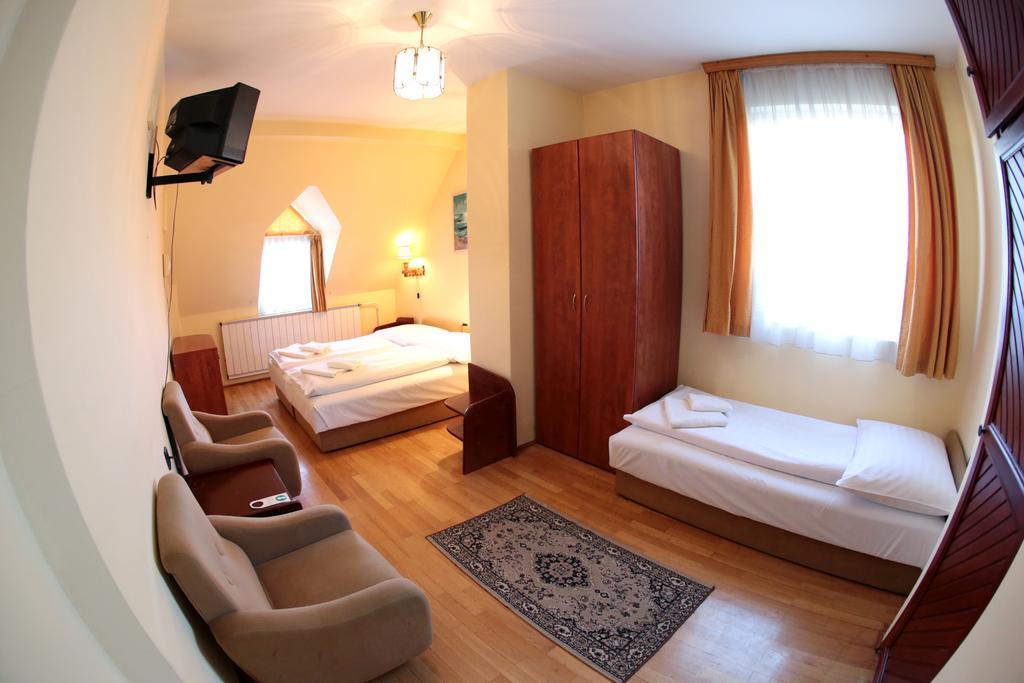 Hotel Bara Junior Будапешт Экстерьер фото